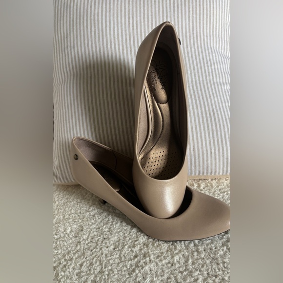Life Stride Tan Heels Elegant Comfort - Picture 4 of 13